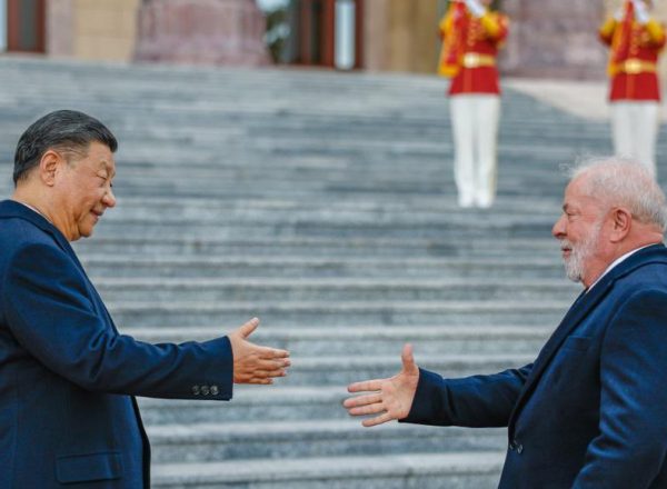 Lula é recebido pelo presidente chinês, Xi Jinping