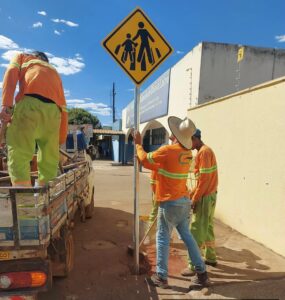 Governo de Goiás implanta 20 mil metros de sinalização em áreas urbanas em julho: programa Sinaliza Goiás visa proporcionar fluidez e segurança no trânsito